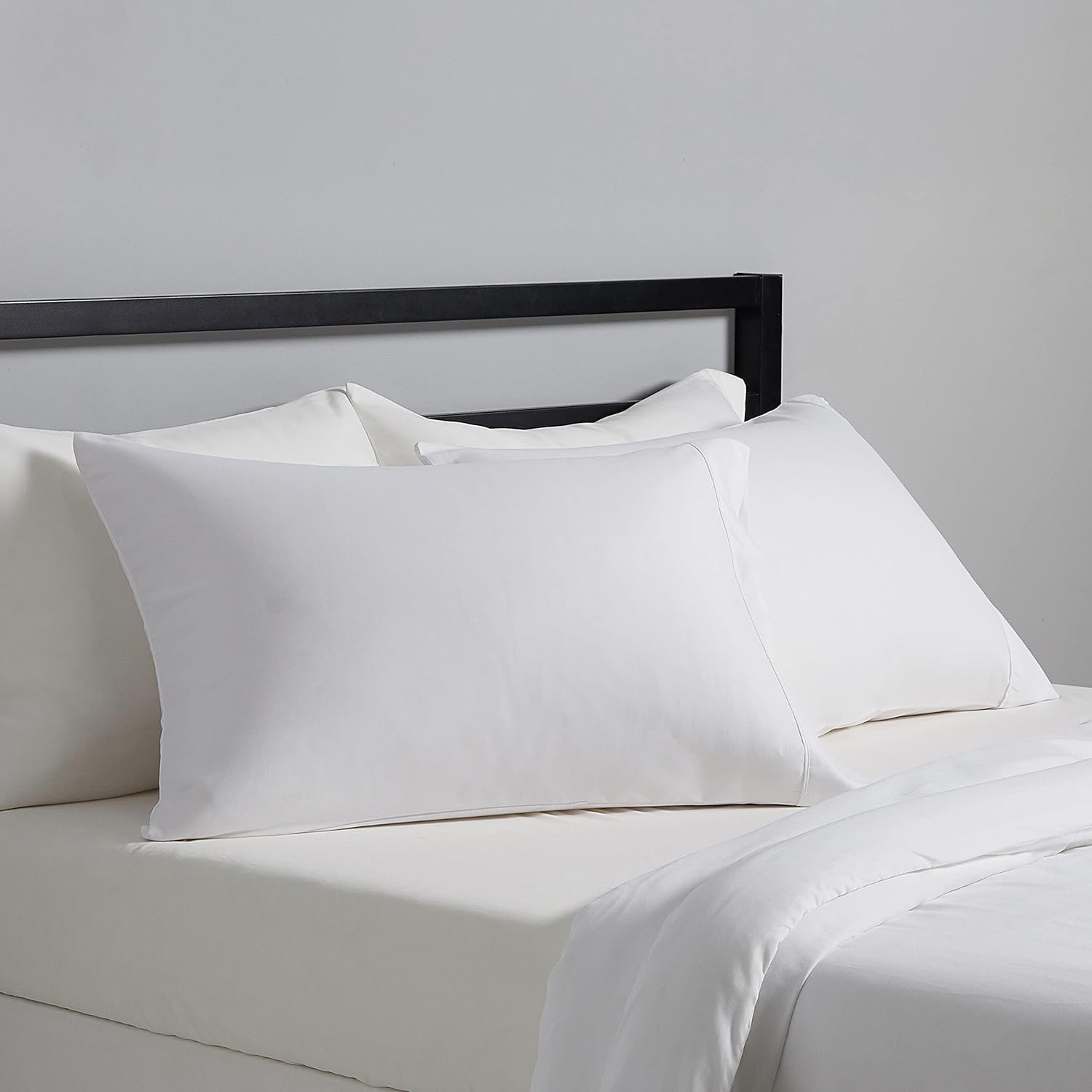 Amazon Basics Standard Pillow Cases Set of 2 - Lightweight, Super Soft Easy Care Microfiber, Bright White, 30 L x 20 W, Pillows Not Included