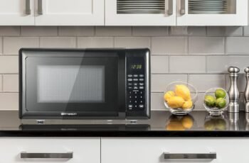 Emerson MW7302B Microwave Oven Review